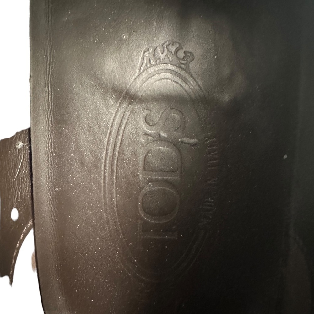 Todd’s Men Shoes. Condition is Pre-owned. Shipped with USPS Priority Mail. - Picture 10 of 16